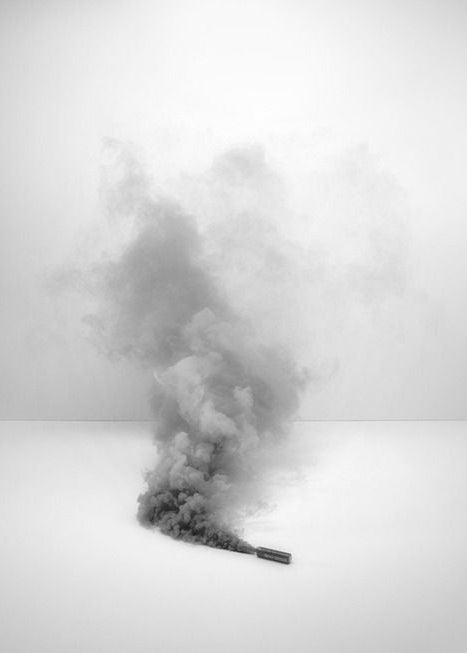 Smoke Bomb - Grey | Coloured Smoke Emitter